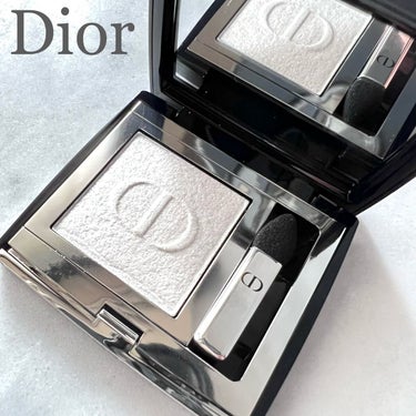 Dior　モノ クルール クチュール
006パール スター



本当に綺麗なラメで見惚れます✦

白ラメなので色んなカラーと合わせやすく
使いやすいんじゃないかと思います。


指でちょんととり
瞼に