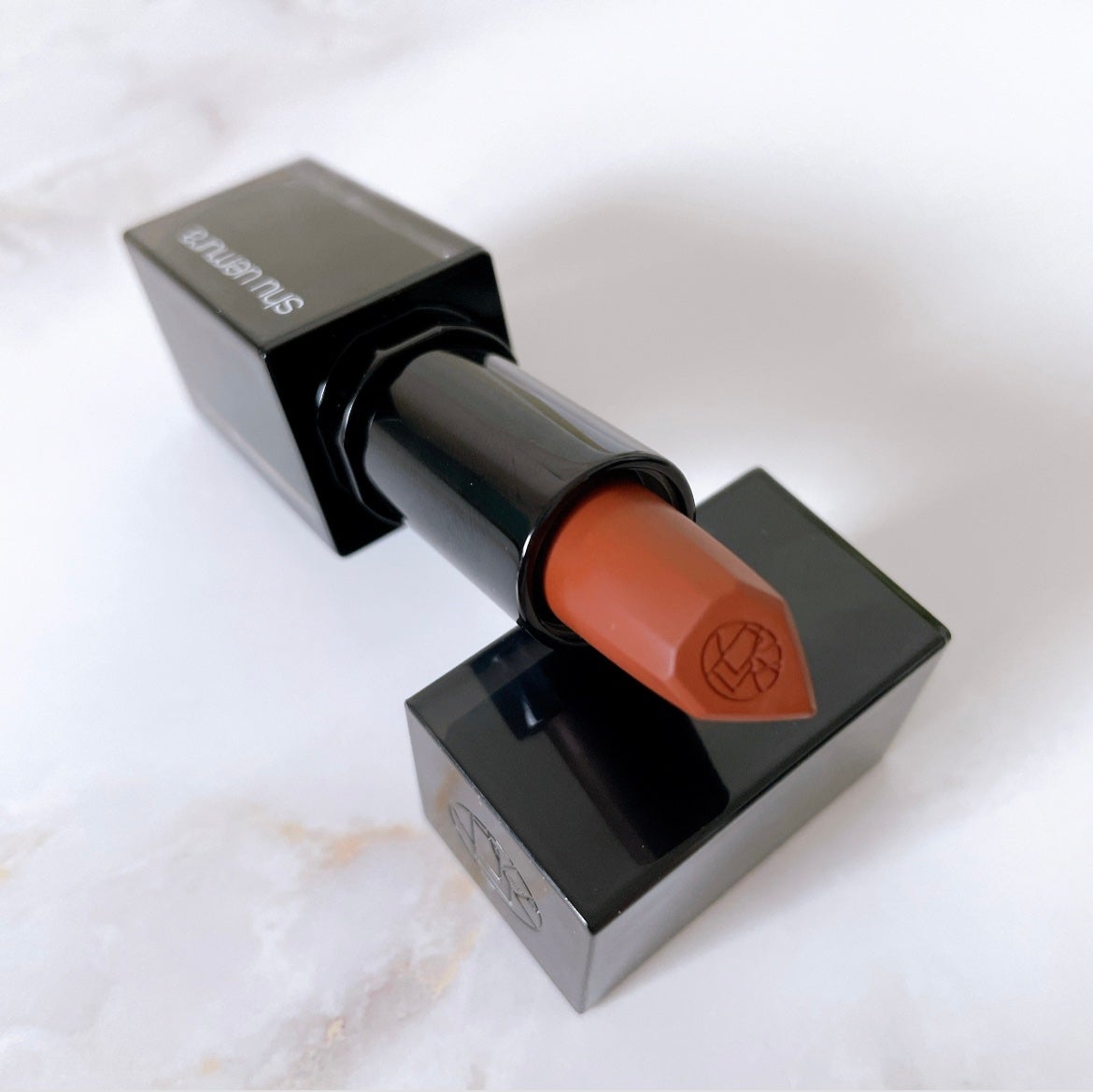 キヌ ルージュ マット/shu uemura/口紅を使ったクチコミ(2枚目)