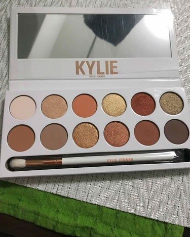 Kylie Cosmetics KYSHADOWのクチコミ「Kylie Cosmetics Kyshadow *The Bronze Extended P.....」（2枚目）