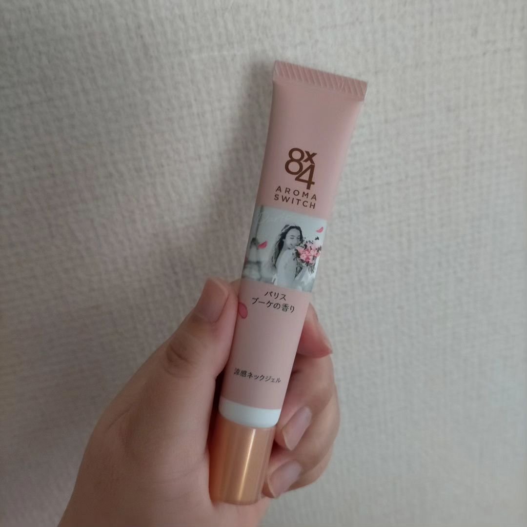 8x4 アロマスイッチ 涼感ネックジェル パリスブーケの香り/８ｘ４/デオドラント・制汗剤を使ったクチコミ（1枚目）