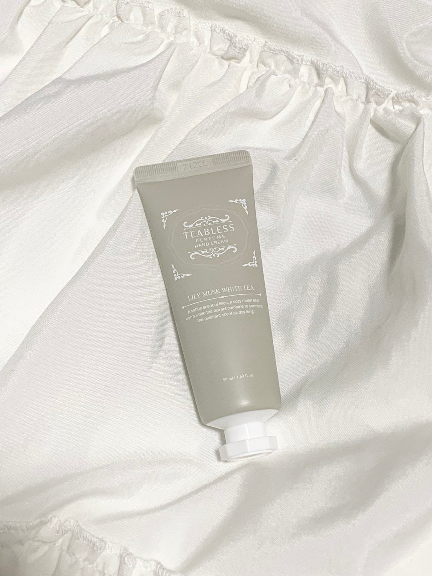 パフュームハンドクリーム リリームスクホワイトティーの香り/TEABLESS/ハンドクリームを使ったクチコミ(1枚目)