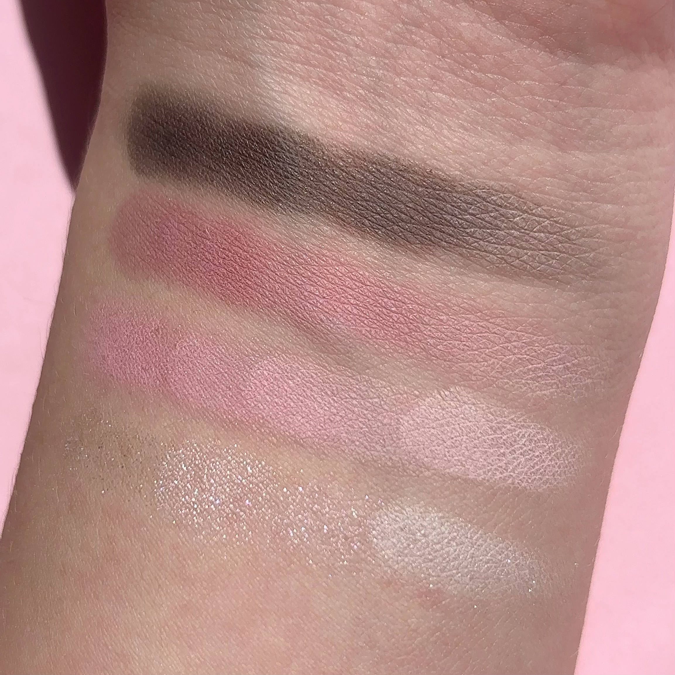 ソフトブラーリングアイパレット/wakemake/アイシャドウパレットを使ったクチコミ（3枚目）