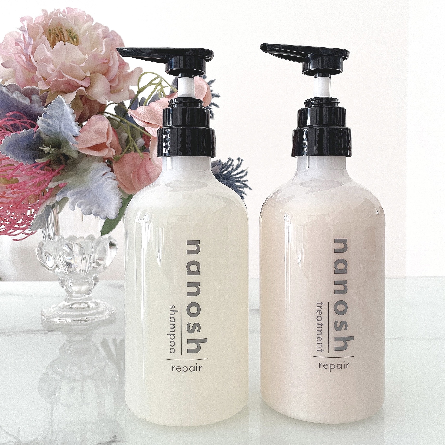 nanoshでヘアケア

スムース
モイスト
リペア
3種類あり髪の状態によって選べます！

shampoo repair
Treatment repair 
500ml 
ホワイトリリー

100%ナノバブル水を使用のシャンプー ナノバブ