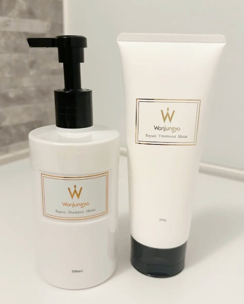 🌿Wonjungyo ウォンジョンヨ  ヘア
リペアシャンプー　スムース
リペアトリートメント　スムース

人気の韓国ヘアメイク、
ウォンジョンヨ先生のヘアケアライン！
品切れ続きですが、ようやく最近店頭で
見かけるように🧴💕
私が購