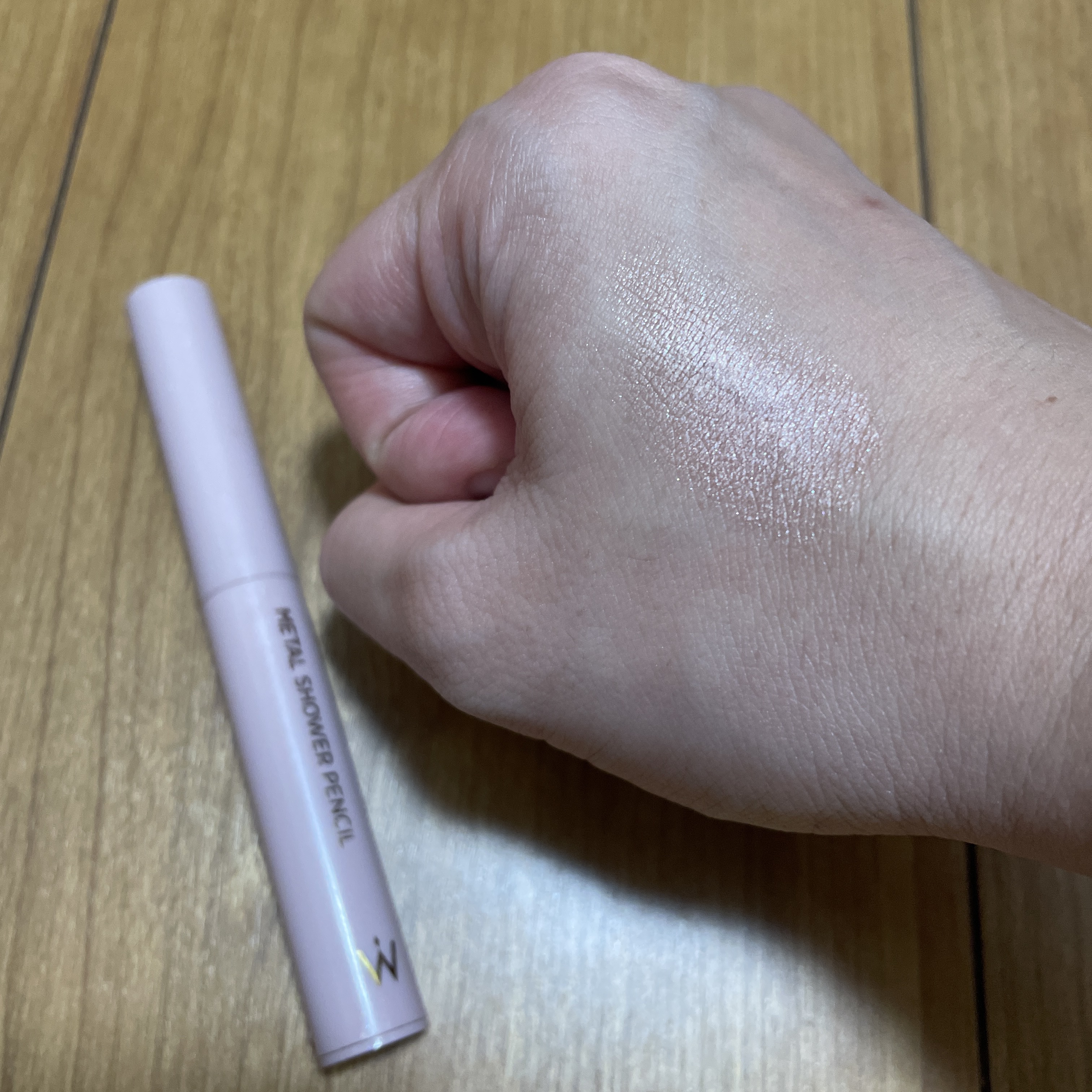 ウォンジョンヨ　メタルシャワーペンシル 01ドリームハグ/Wonjungyo/スティックアイシャドウを使ったクチコミ（2枚目）