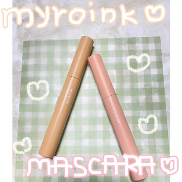 
今回使ってみた商品は、きりまるちゃんプロデュースのmyroink カラームードマスカラです♡

4色展開 01 tea beige
               02 pumpkin orange
               03 pink jam
               04 tiramisu brown

の中でも02番のpumpkin orangeと03番のpink jamを使ってみました。


商品の特徴はダマになりにくい、パッケージがとても可愛い 、箱も可愛いです。くすみカラーで、マスカラの名前がかわいい。 発色も目立ちすぎなくてオシャレ。


使用感はほんとにダマになりにくかったです。お外にいるときに目元がすごく華やかになって可愛いです。友達にもそのマスカラ可愛いって言われちゃったのでつけてたら最強に可愛いです。

良いところはパッケージがほんとにほんとに最強に可愛いくて、ポーチに入ってたらテンションが上がります♡あと、似たような色見を持っていないのと、こんな可愛いお色のマスカラは他に見たことないのが買ってよかったです。

ピンクは女の子らしくて👧🏻🩷テンションがあがります。
私はイエベなのでオレンジはほんと買って良かったです🧡

どんな人におすすめ？
イエベの人には特にオススメです♡買って損はないです！
あとオシャレに挑戦したい、垢抜けたい方には目元が可愛くなれるのでオススメです。ちょうど良い濃さなので派手になりすぎないから、挑戦しやすいと思います🌷


#はじめての投稿の画像 その0