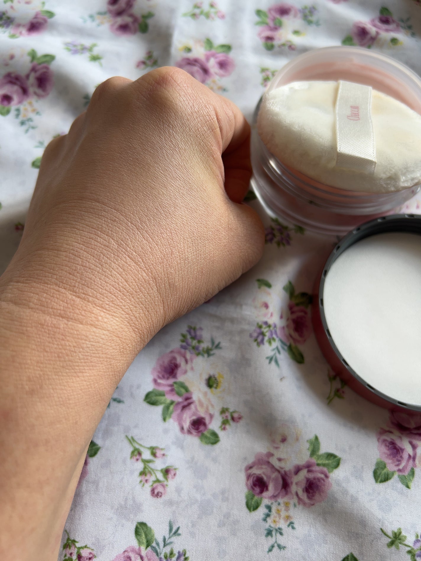 フィニッシングパウダー モイストC/チャコット・コスメティクス/ルースパウダーを使ったクチコミ(7枚目)