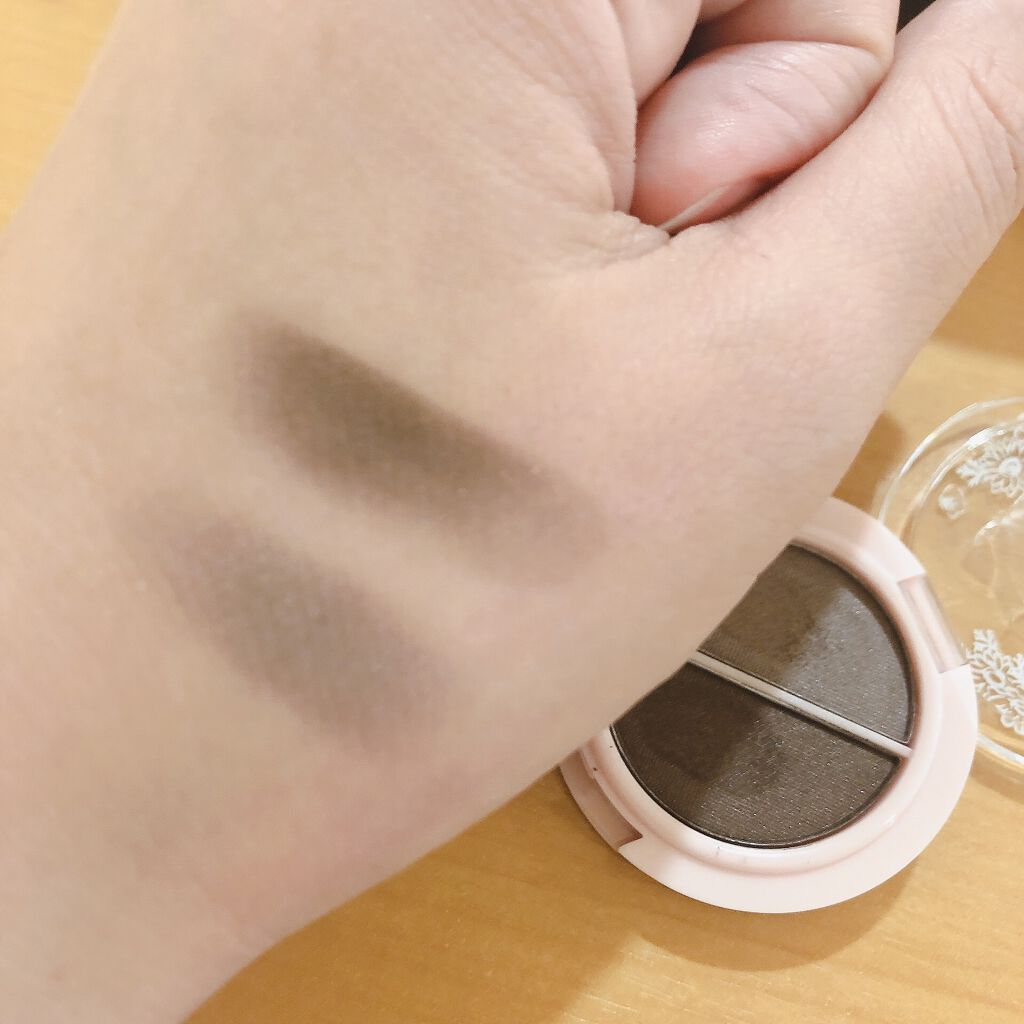 パウダーアイシャドウ ブルーミングキティ/DAISO/アイシャドウパレットを使ったクチコミ(2枚目)