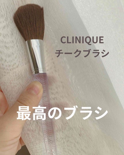 ぱふぃー on LIPS 「♡CLINIQUEチークブラシ最近こちらのブラシでチークをつけ..」(1枚目)