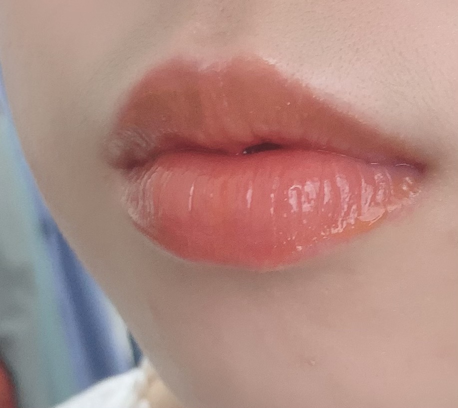 オルビス カラーエッセンスリキッドのクチコミ「オルビスのカラーエッセンスリキッド、サンセットオレンジを購入しました。

冬にピッタリなうるう.....」（3枚目）