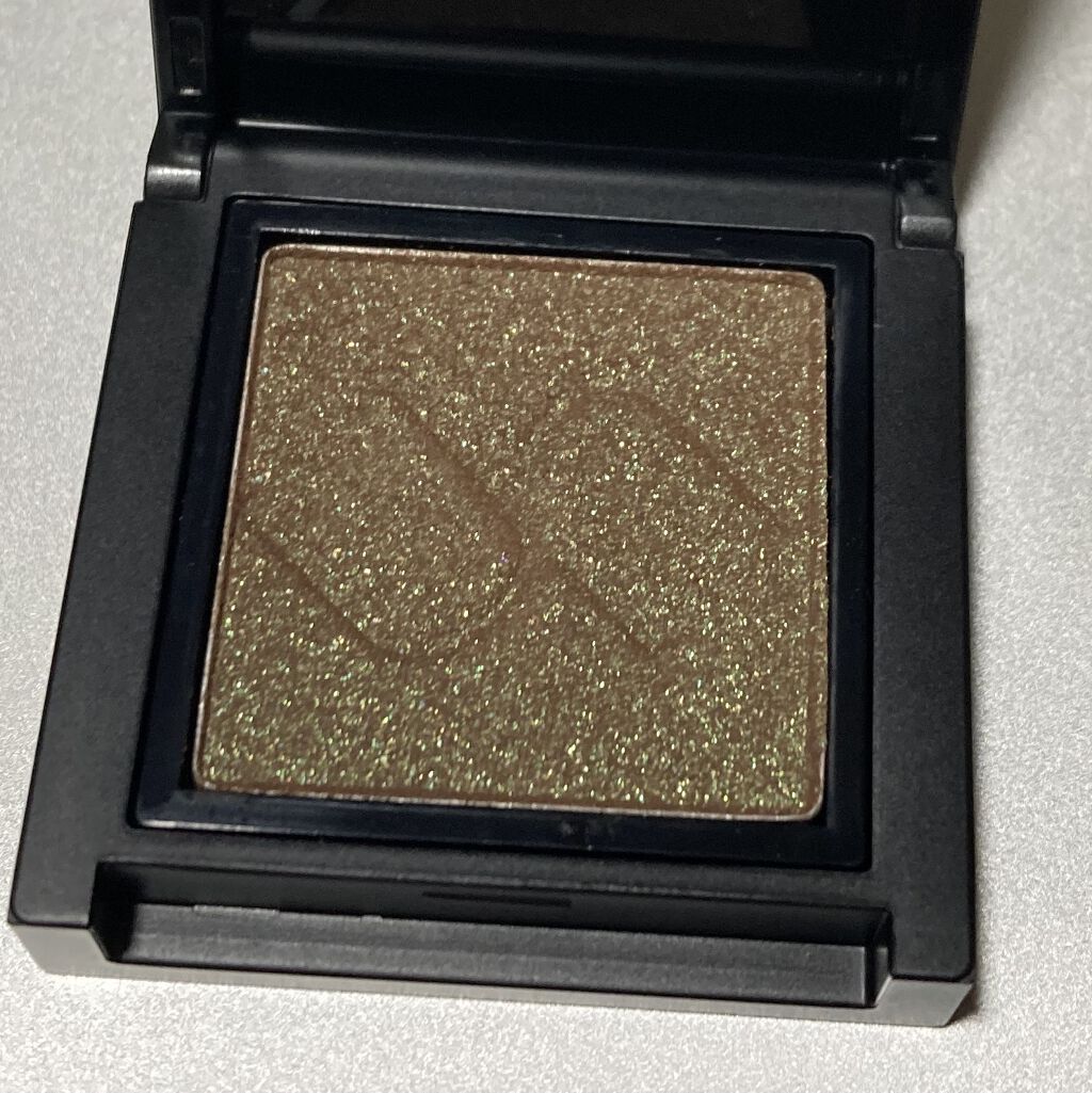 アイシャドウ クルーシャル/uneven/単色アイシャドウを使ったクチコミ（2枚目）