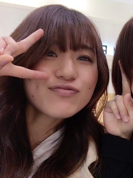 こつぶ on LIPS 「今まで20代の頃のヘアスタイルと💇♀️メイクです💄若かった〜..」(4枚目)