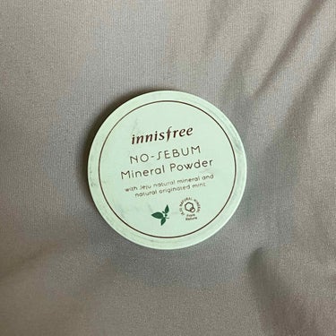 ［Innisfree/ミネラルパウダー]
［Innisfree/マスター パウダーブラシ]
※メインはパウダーの方


OK
・色がついてないから使いやすい
・ベビーパウダーの匂い嫌いな私には無臭で👌
