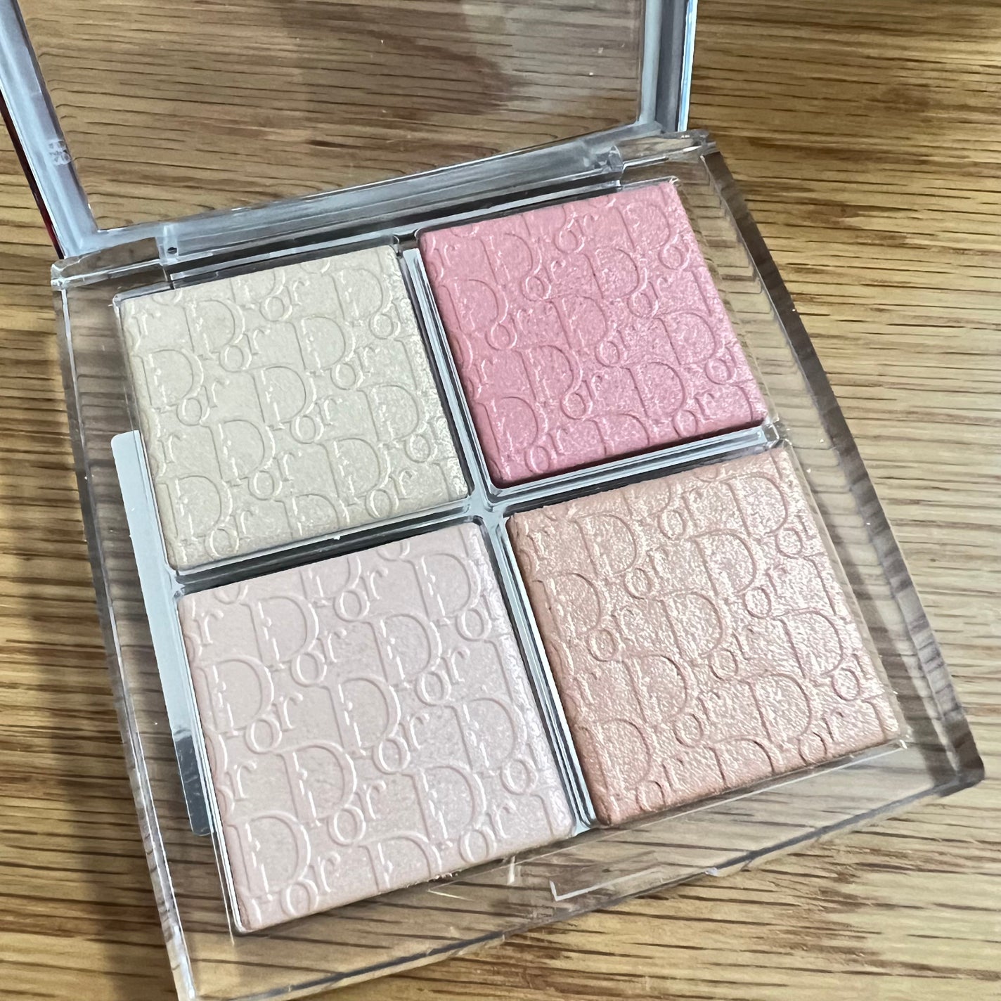 ディオール バックステージ フェイス グロウ パレット/Dior/ハイライトを使ったクチコミ(1枚目)