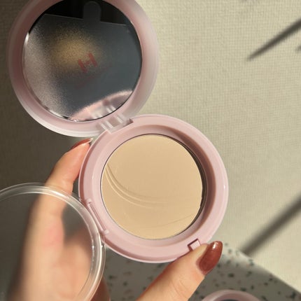 つーちゃん on LIPS 「見た目も可愛い💕持ち運びもできるパウダー🌷@hince_off..」(8枚目)