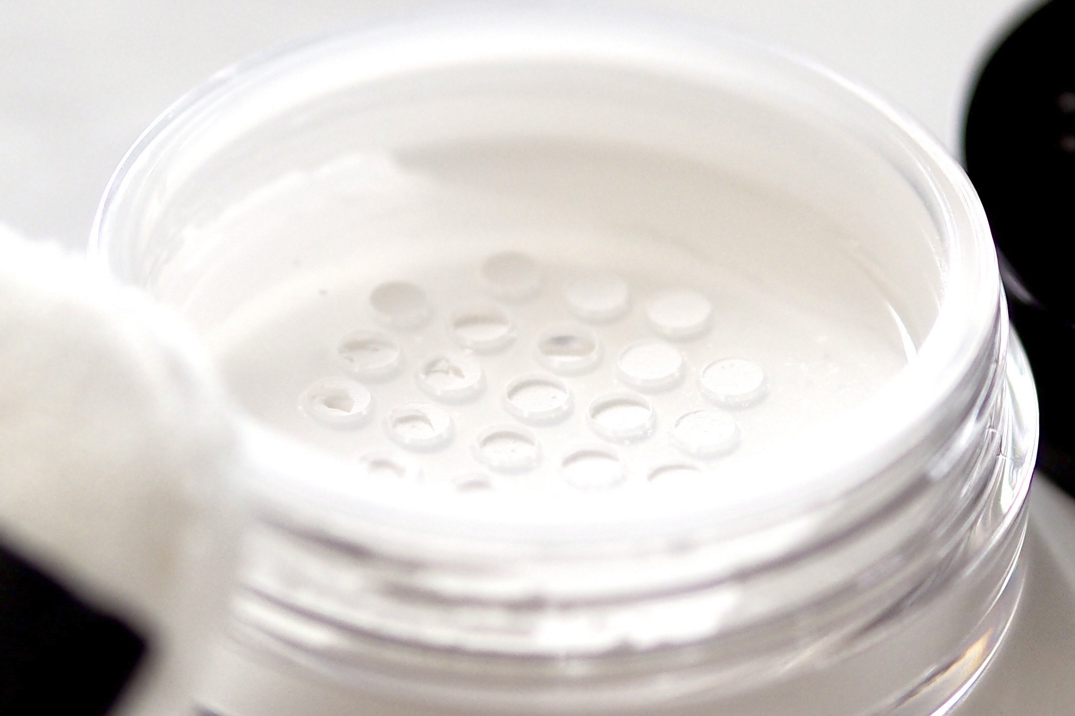 ケイト フェイスパウダーZ(オイルブロック)/KATE/ルースパウダーを使ったクチコミ（3枚目）