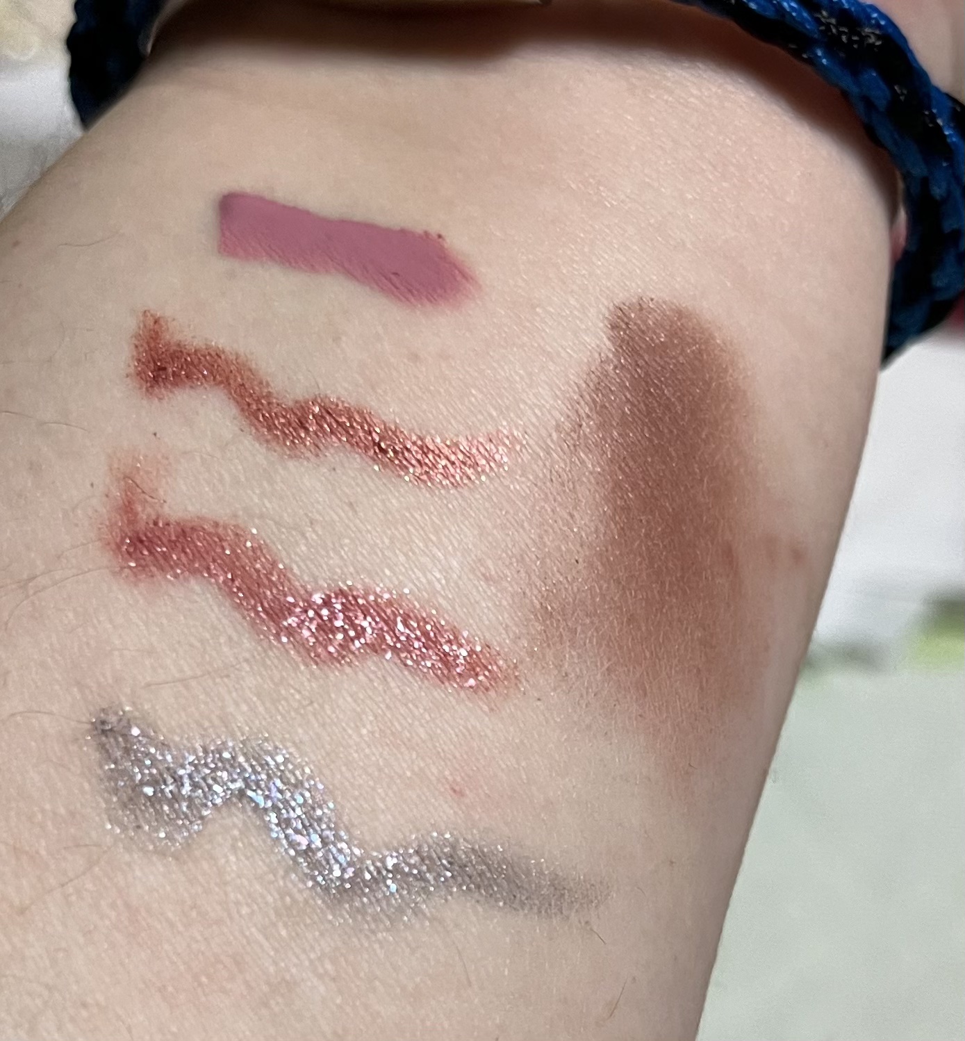 フロスティ シャドウ スティック 102 華絹 - HANAGINU/SUQQU/スティックアイシャドウを使ったクチコミ（2枚目）