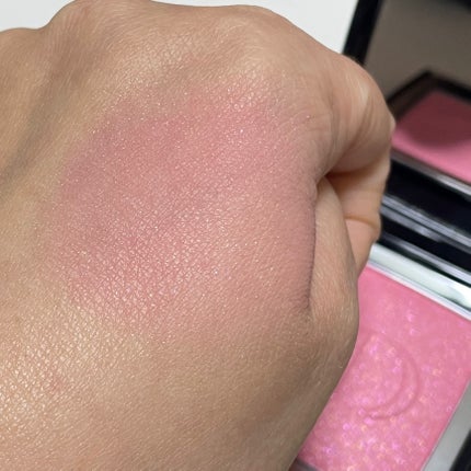 Dior ディオールスキン ルージュ ブラッシュのクチコミ「値上がり前に要チェック‼️大人気💕のディオールのラメ入りチーク✨✨
💎Dior
💎ディオー.....」(3枚目)