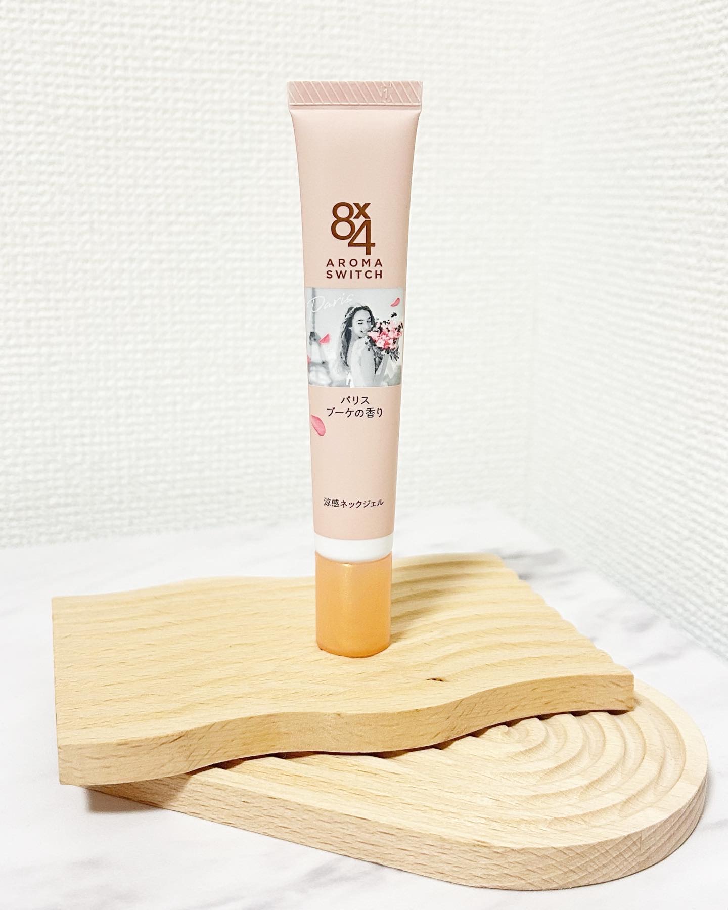 8x4 アロマスイッチ 涼感ネックジェル パリスブーケの香り/８ｘ４/デオドラント・制汗剤を使ったクチコミ（1枚目）