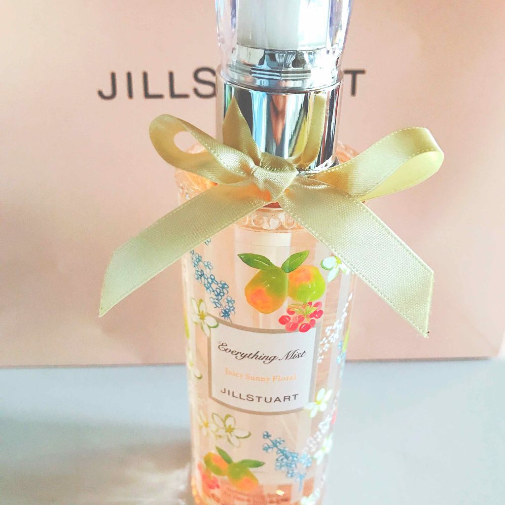 JILL STUART リラックス エブリシングミストのクチコミ「ジルスチュアート大好きなんですが、このパケというかボトルが可愛くて好きです💗

去年のフローラ.....」（1枚目）