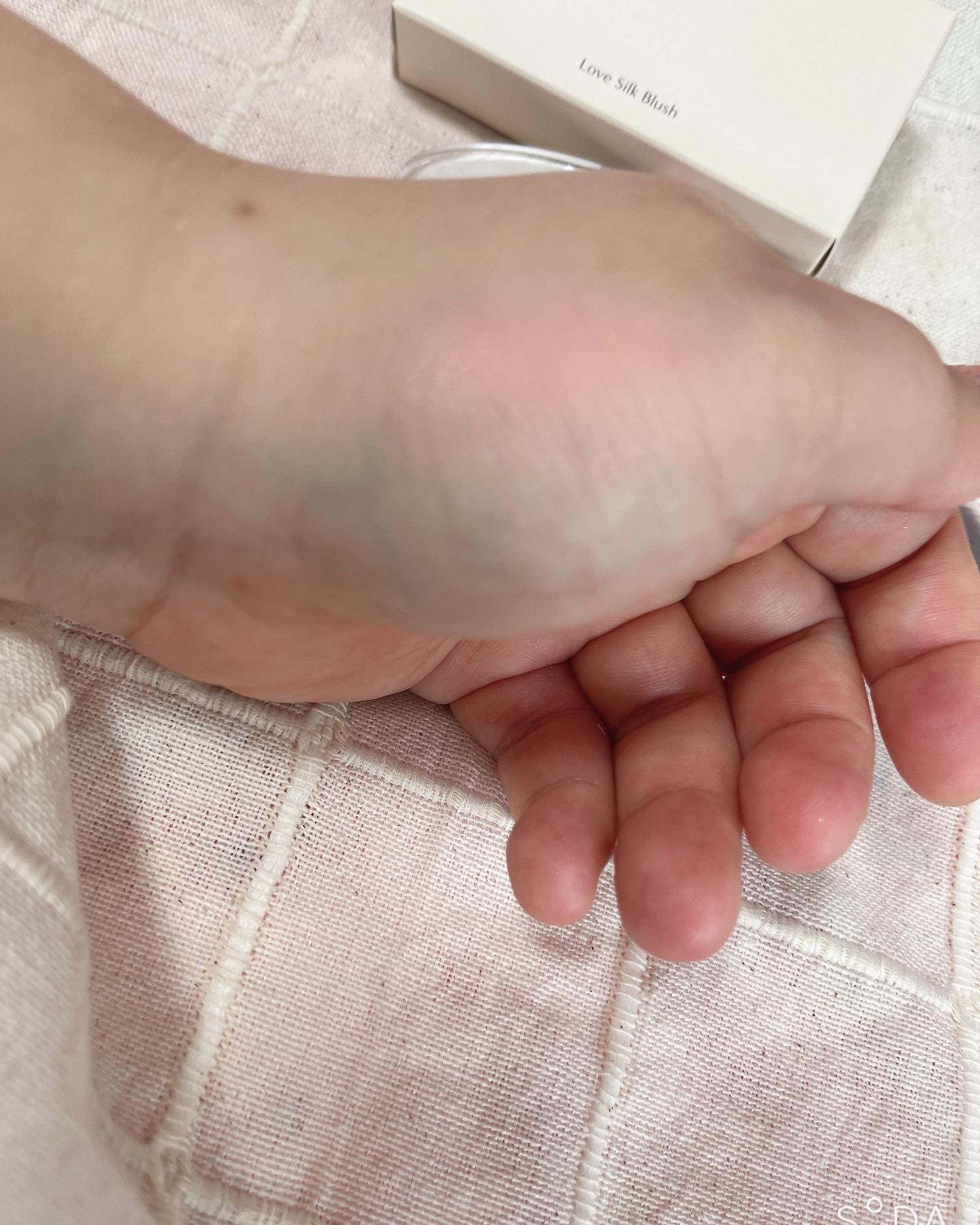 ラブシルクブラッシュ 701 ハリコ/Laka/パウダーチークを使ったクチコミ（2枚目）