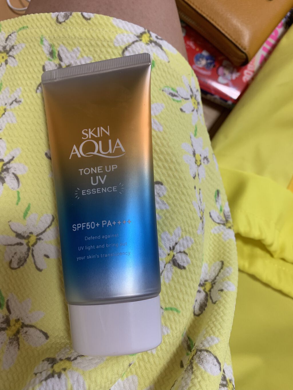 スキンアクアトーンアップUVエッセンスのラテベージュ使ってみました
私はイエローペースなのですがあまりトーンアップの実感がないです
ナチュラルな感じです

悪くはないです