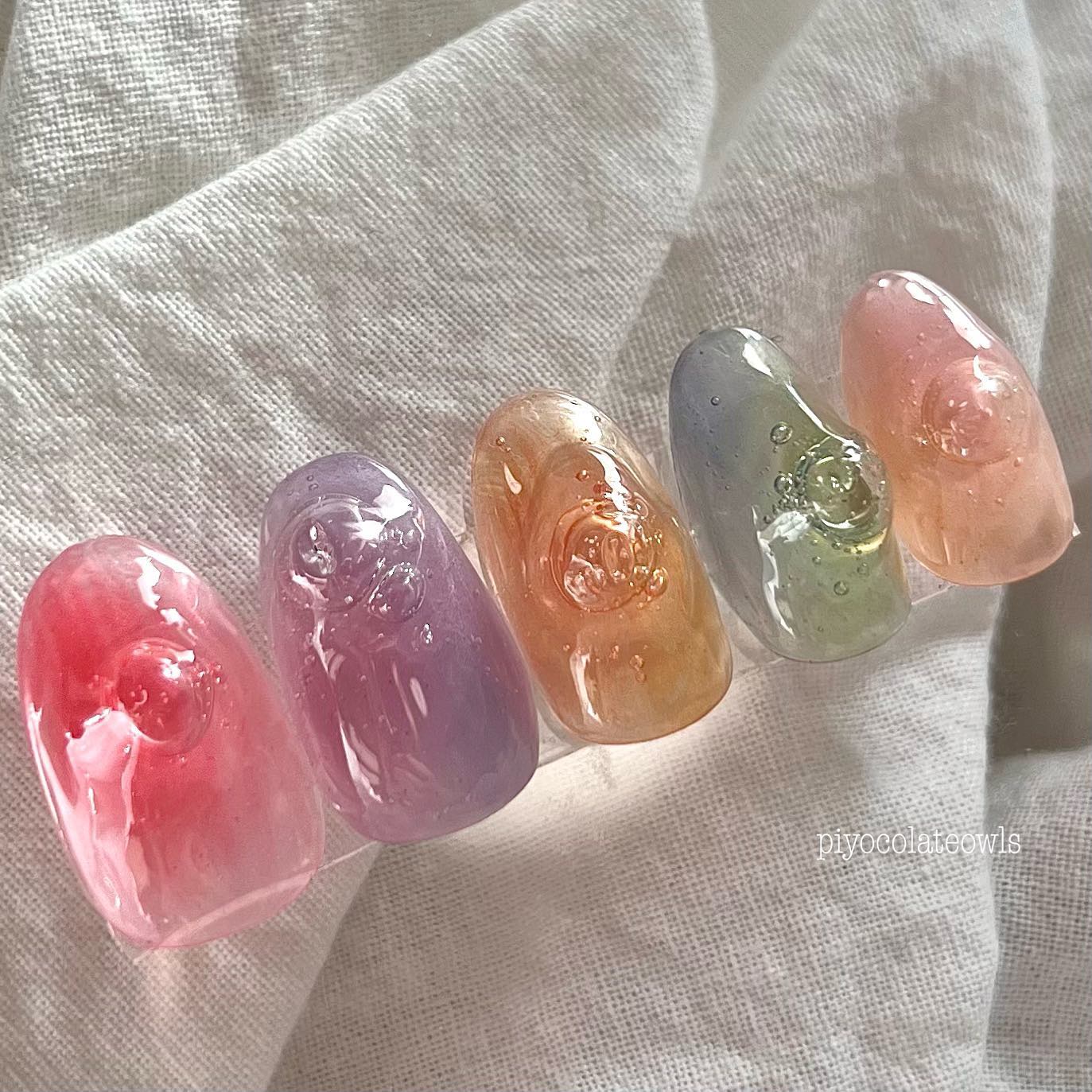 ぴよこれいと あうるす on LIPS 「グラデーションパレットで作るチークネイル以外のグラデーションネ..」(2枚目)