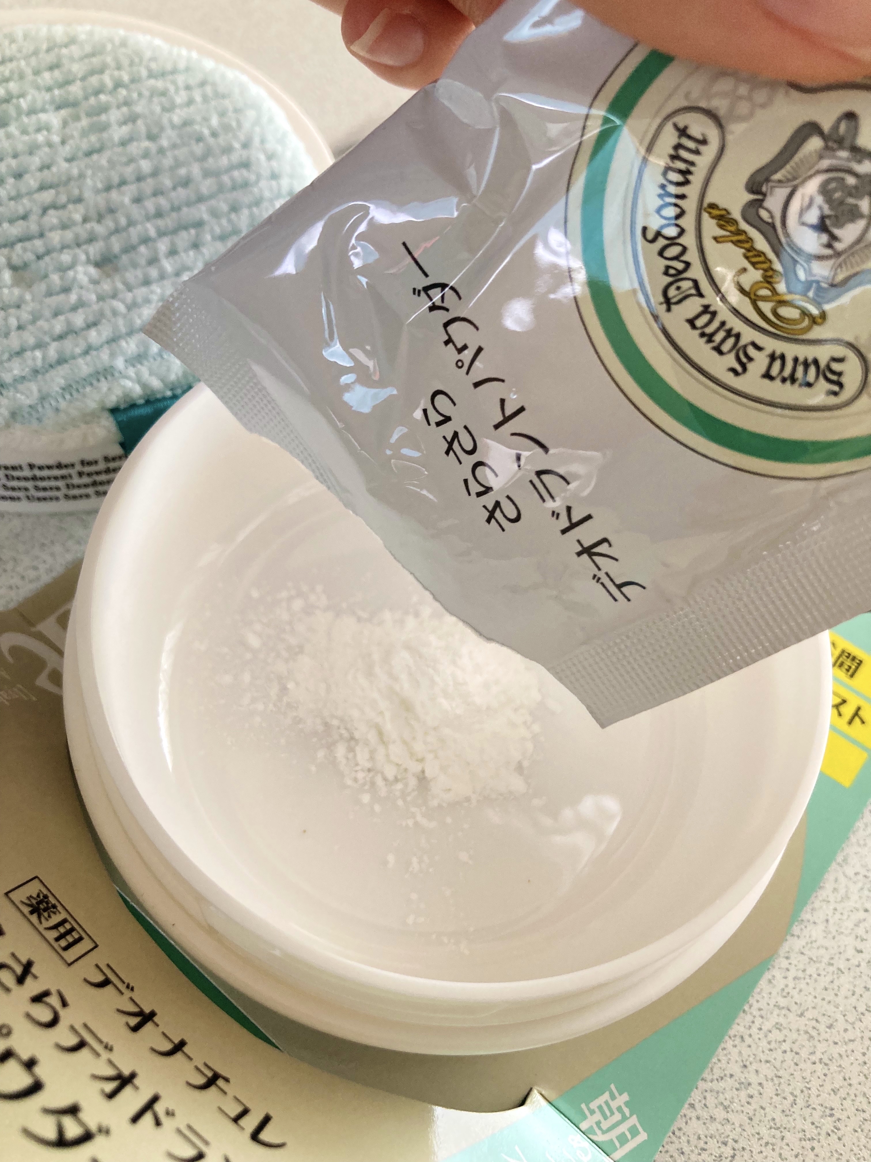 薬用さらさらデオドラントパウダー/デオナチュレ/デオドラント・制汗剤を使ったクチコミ（3枚目）