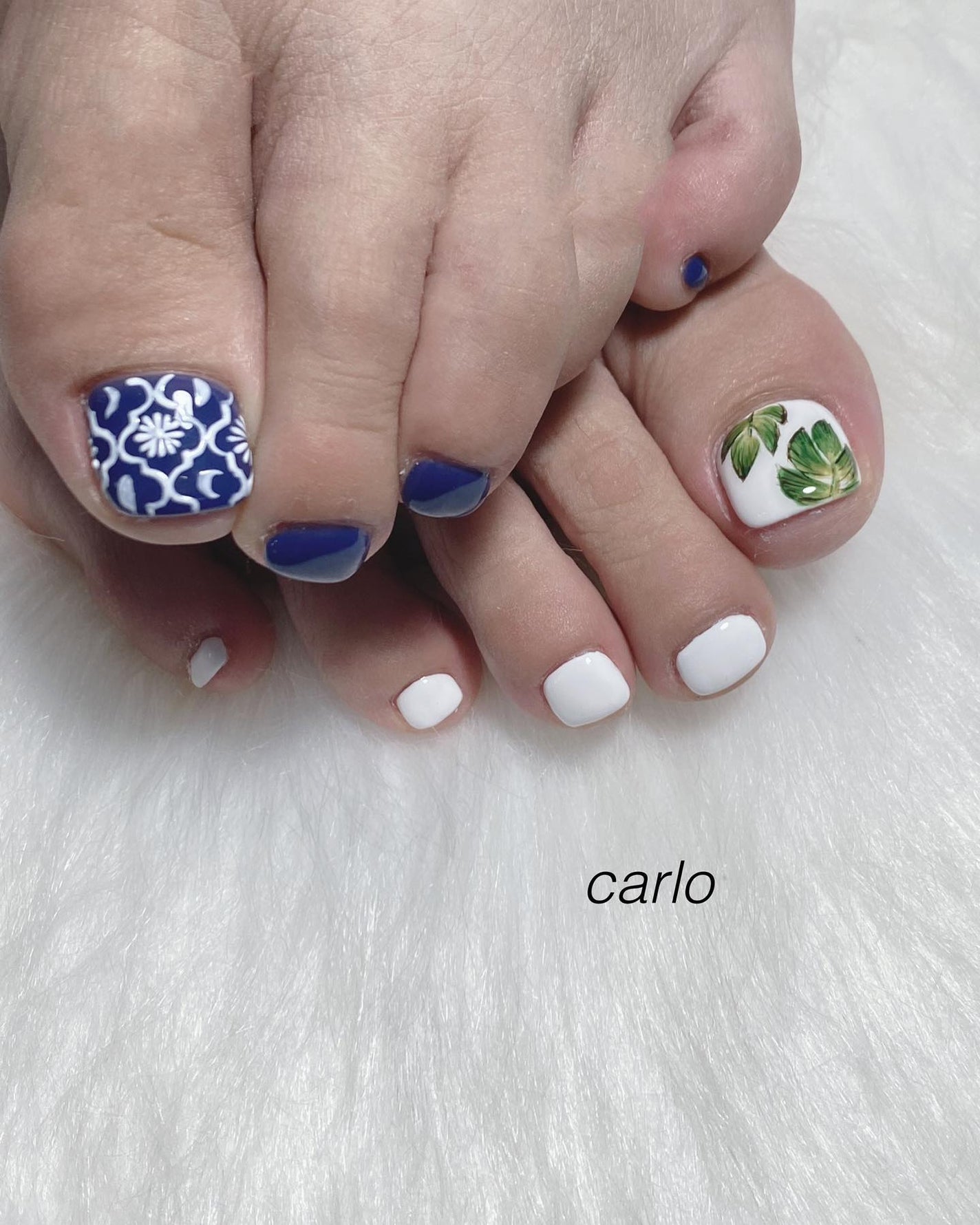 YUKA on LIPS 「【✴︎foot2本art】所沢市ネイルサロン|Carlo.モン..」(2枚目)