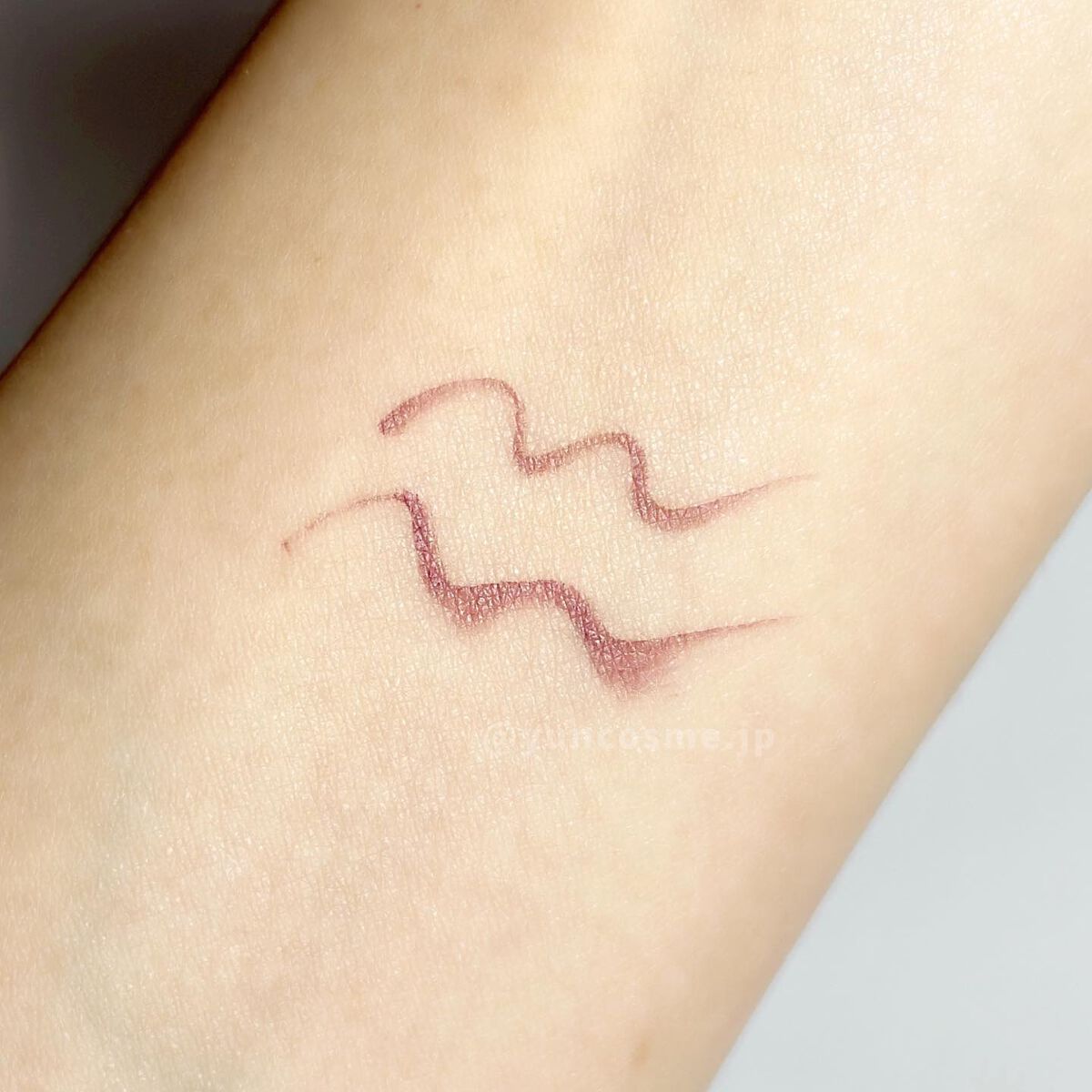 YUN on LIPS 「だいすきなD-UPから新色登場🌸ふんわりとしたピンク色なの..」(8枚目)