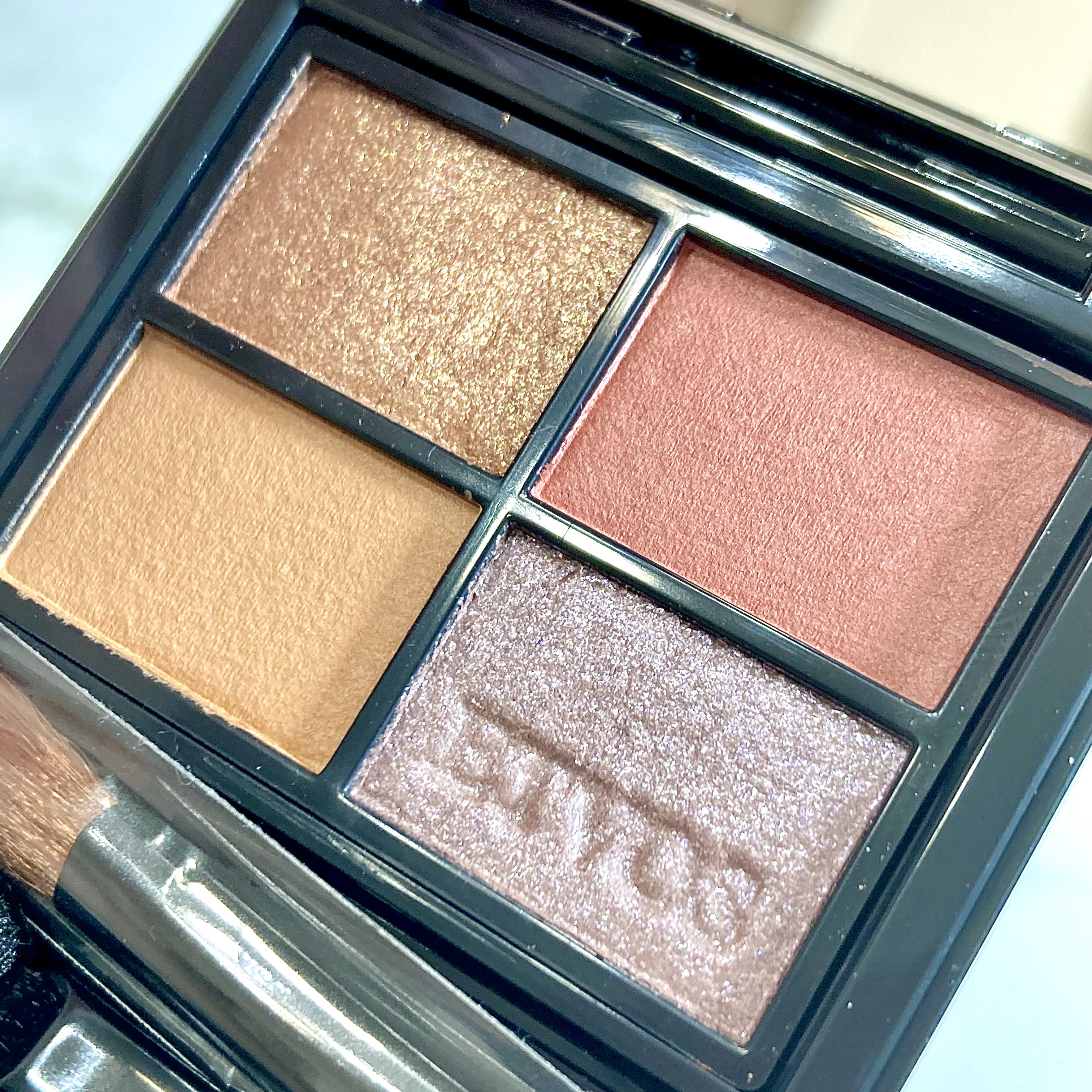 ミネラルクラッシィシャドー ヴィンテージグリッター/エトヴォス/アイシャドウパレットを使ったクチコミ（2枚目）