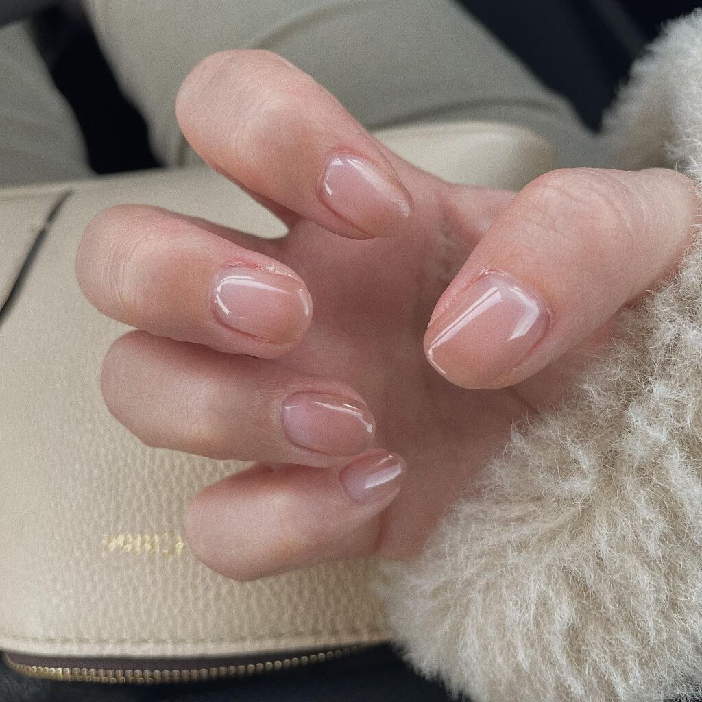 maruu.フォロバ100○ on LIPS 「💅🏻ベージュのグラデーションネイル⭐︎ネイルするだけで女子力上..」(1枚目)