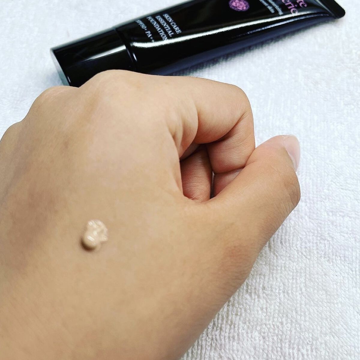 ブリリアントオランジュリー　スキンケアエッセンシャルファンデーション/BRILLIANT/リキッドファンデーションを使ったクチコミ（3枚目）