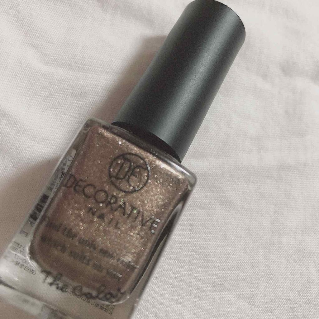 もも🍑 on LIPS 「【初投稿】お友達から誕生日プレゼントでもらったネイルです!秋に..」(2枚目)