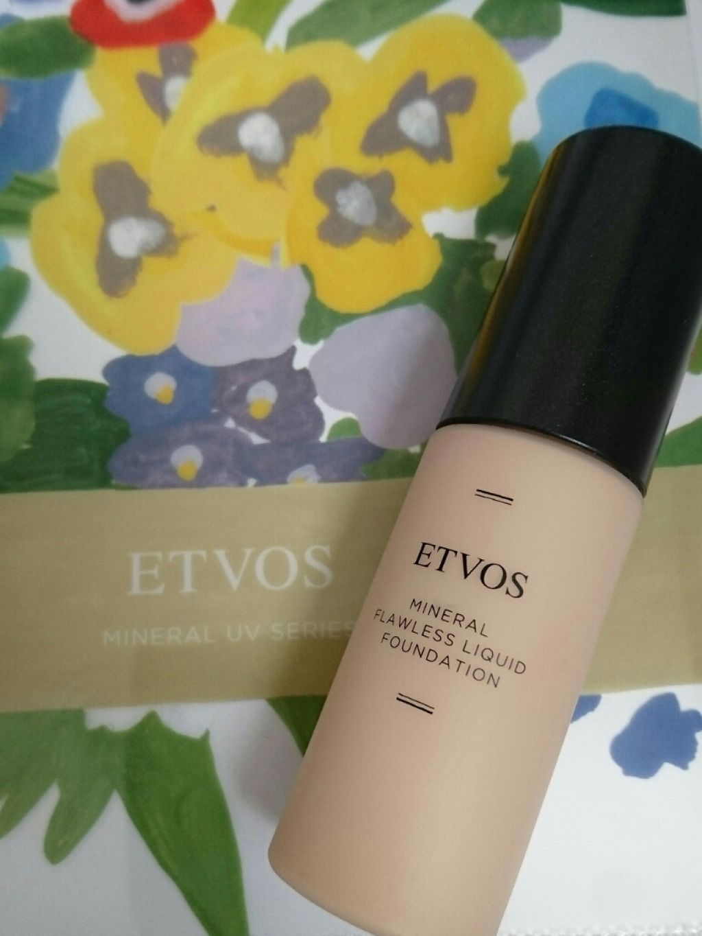 ミネラルフローレスリキッドファンデーション/エトヴォス/リキッドファンデーションを使ったクチコミ(1枚目)