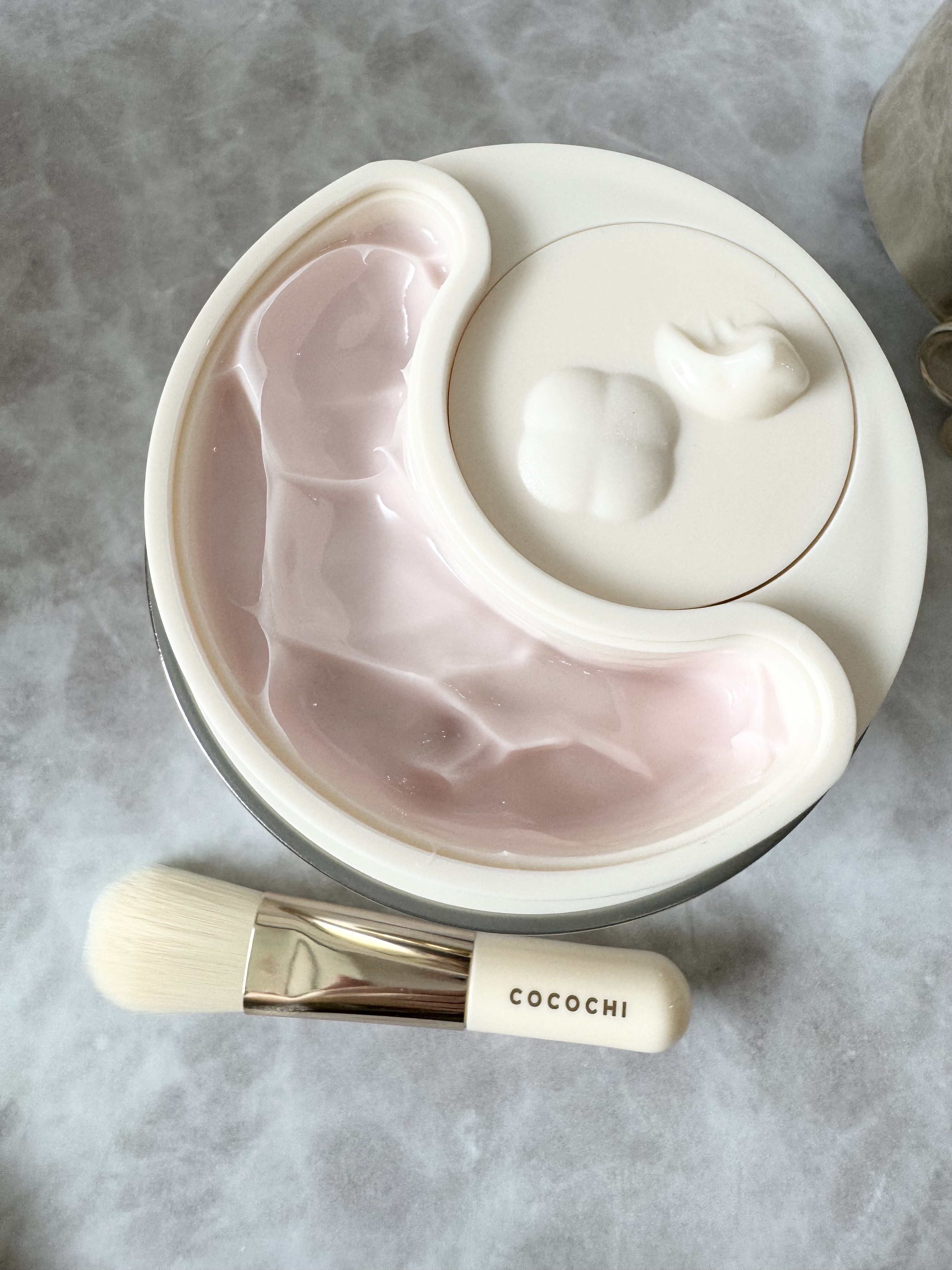 COCOCHI ココチ エージー グローイング エッセンス クリーム マスクのクチコミ「キラキラ輝くゴールドのパッケージが
高級感と特別感があり見てるだけで
嬉しくなる！
２ステップ.....」（3枚目）