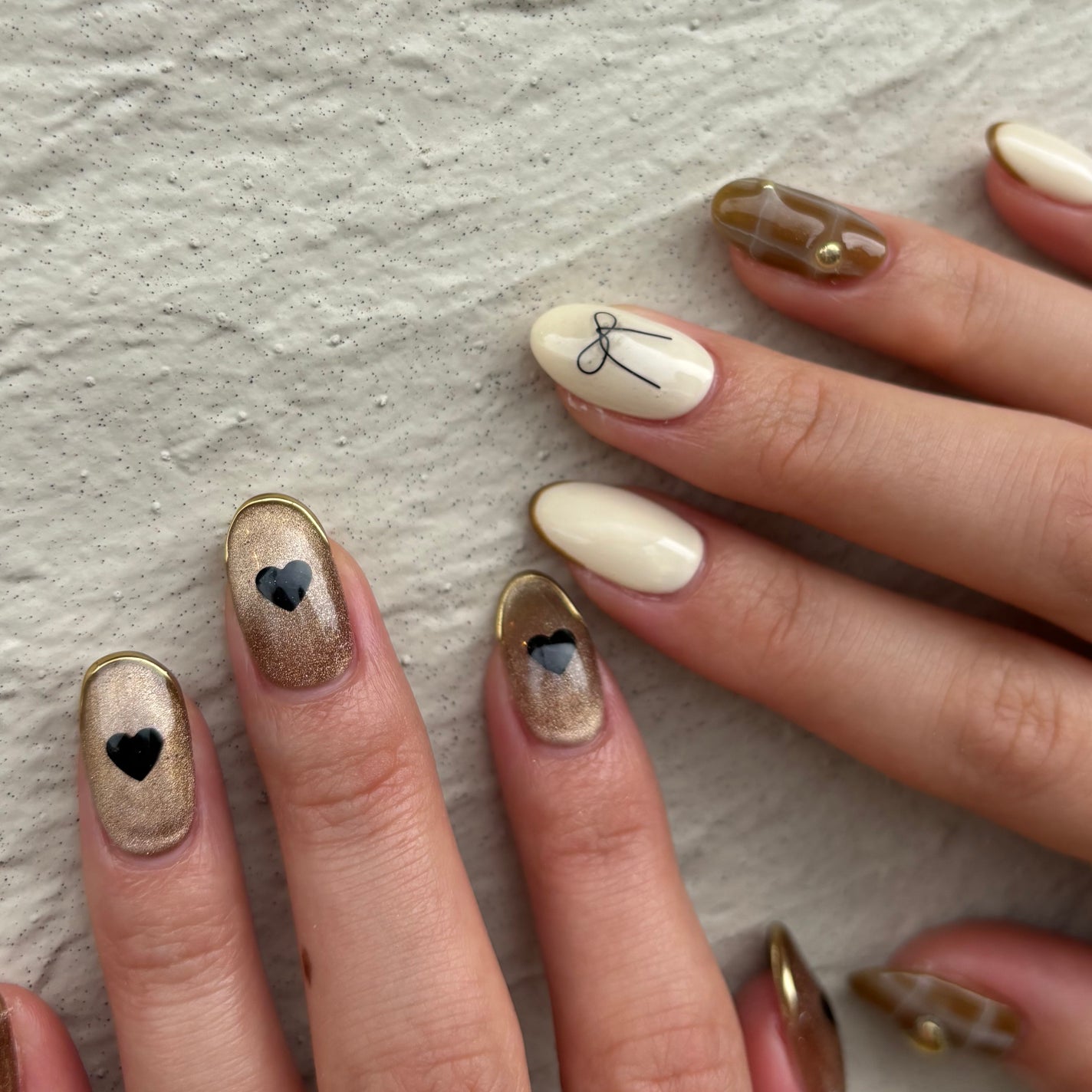 夏美🍉フォロバ on LIPS 「【秋のガーリーネイル🟰チェック&ハート🦊🍁】全体をブラウンで統..」(2枚目)