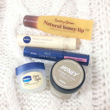 Lip Care Item ୨୧

私が愛用しているリップケアアイテムです♥

○カントリー&ストリーム
ハニーフルリップ 〔10g / 460円〕

これは本当に良い！ほんのりはちみつの香りがするし、