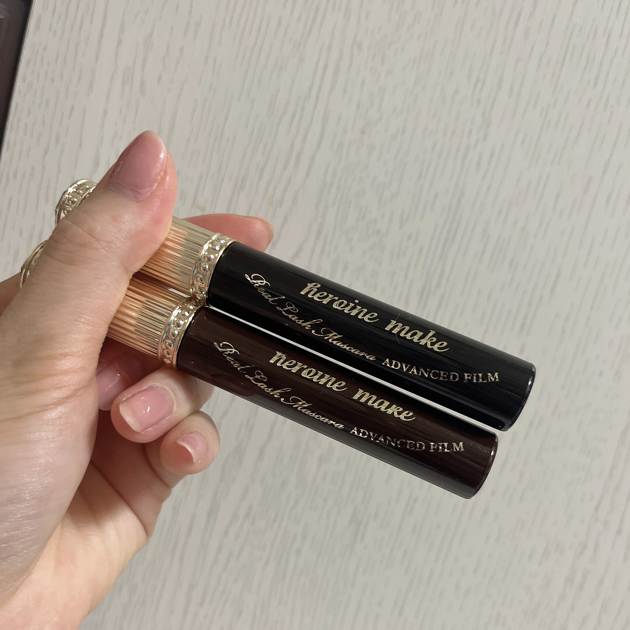  アイメイクの中でもとっても大事にしている
マスカラのおすすめ、お気に入りを紹介します！

ヒロインメイク リアルラッシュマスカラ 
アドバンストフィルム
01ブラック
02ダークブラウン

今は2色の発売で
ロングにセパレートな仕上がりが