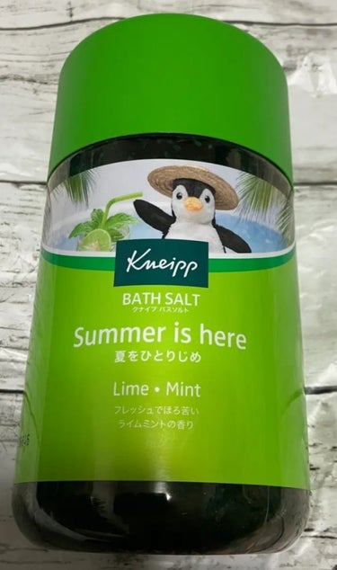 これから雨の天気が続きますが、まだまだ暑いので
クナイプの夏季限定バスソルト買っちゃいました
柑橘系はあまり好きではありませんが、
ライムなどハーバルっぽいような柑橘は好きです
ビターな爽やかさがいいで