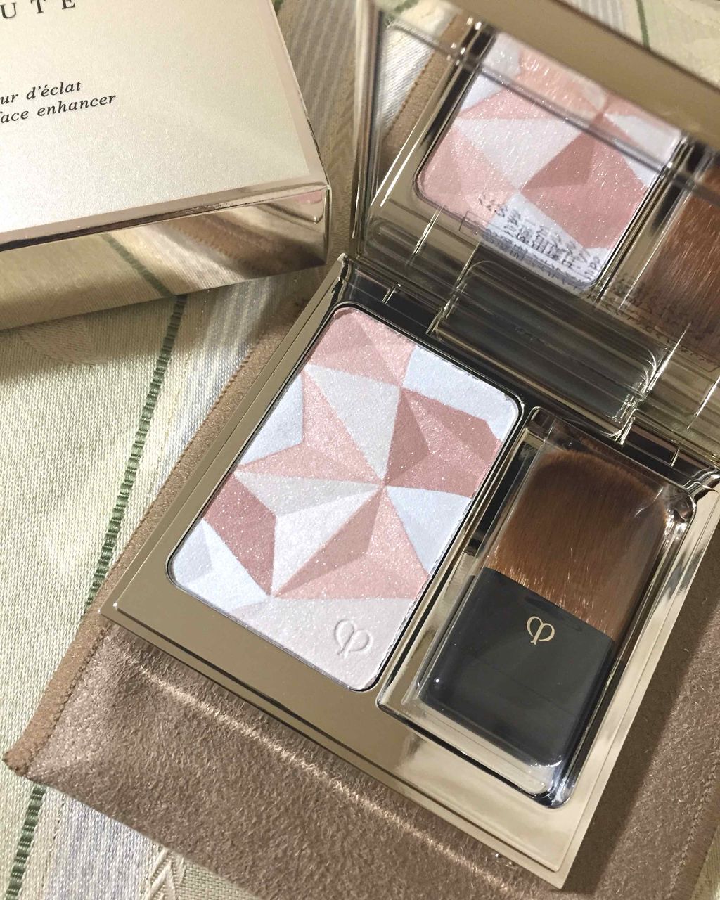 クレ・ド・ポー ボーテ レオスールデクラ/クレ・ド・ポー ボーテ/パウダーハイライトを使ったクチコミ(1枚目)