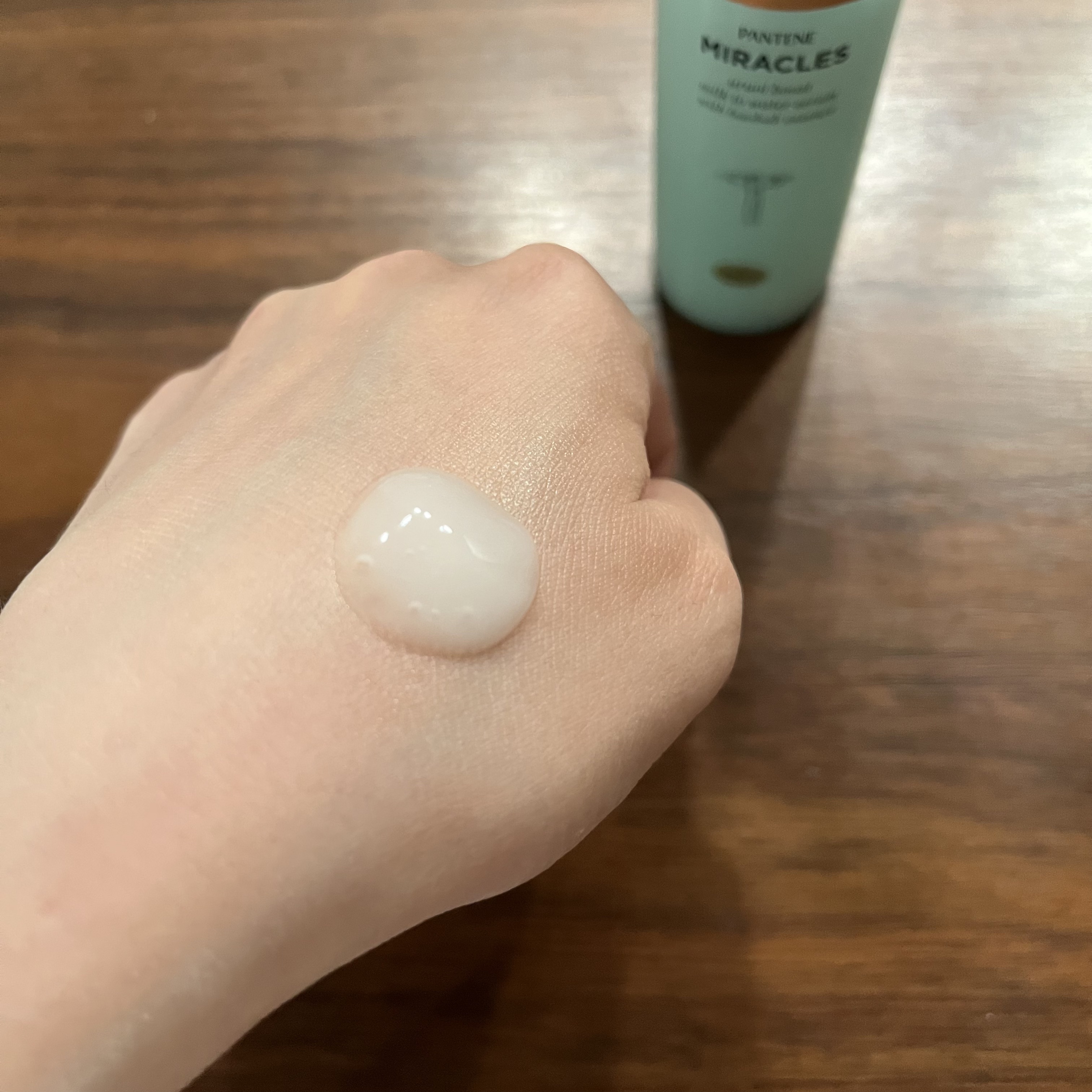 ミラクルズ うるおいブーストミルクウォーターセラム/パンテーン/アウトバストリートメントを使ったクチコミ（2枚目）