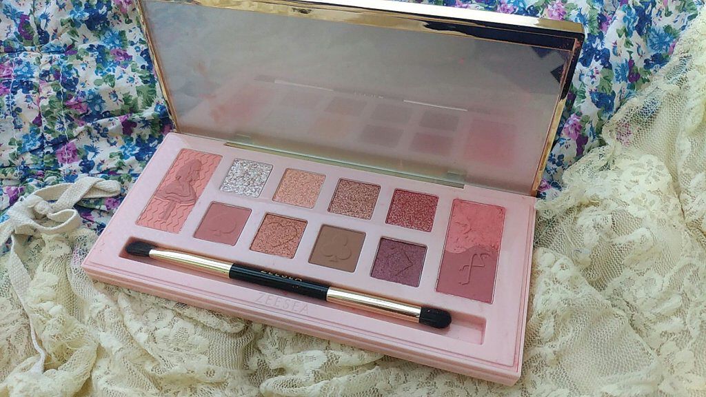 アリスドリームランドシリーズ 12色アイシャドウパレット（ZEESEA×大英博物館）/ZEESEA/アイシャドウパレットを使ったクチコミ（2枚目）