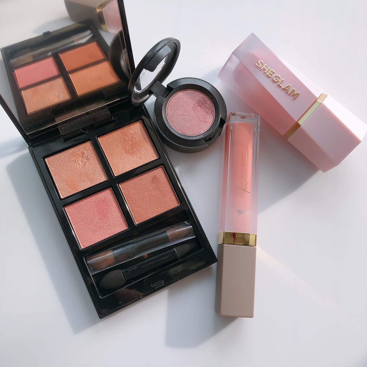 閲覧、いいね、いつもありがとうございます❁⃘*.ﾟ
.
.
.
お久しぶりです！(定期)
大切なお友達のお誕生日お祝いメイクです🎂✨
おめでとう💐✨
テーマは｢ピンクメイク｣🩷
友を想いながらメイク🩷
.
.
.
#アディクション
