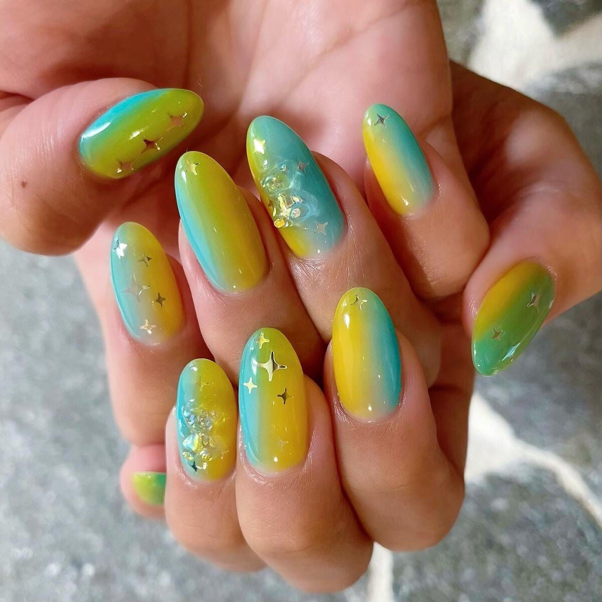 AYA on LIPS 「ネイルデザインを考える時の参考に♪夏ネイル集めてみました🌴──..」(4枚目)