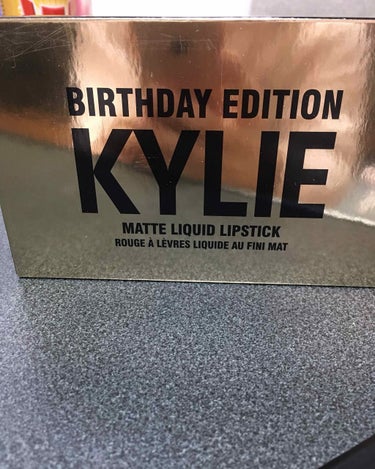 最近お気に入りの海外コスメ♡
KYLIEのミニサイズのマットリップが届きました(*´˘`*)♥
全部使いやすい色だから良かった☆
