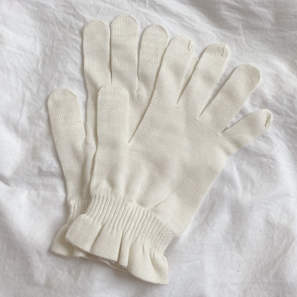 EBiS原液美容液をしみ込ませたシルク手袋/EBiS化粧品/ボディグッズを使ったクチコミ（2枚目）