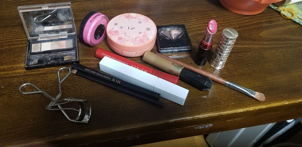 のりこ on LIPS 「全部お気に入りで厳選したメイク道具達です。今は、これにハイライ..」(1枚目)