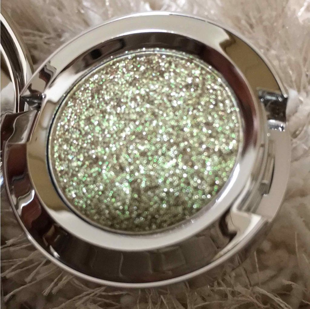 シャイニー プリティ シャドウ/M・A・C/単色アイシャドウを使ったクチコミ（3枚目）