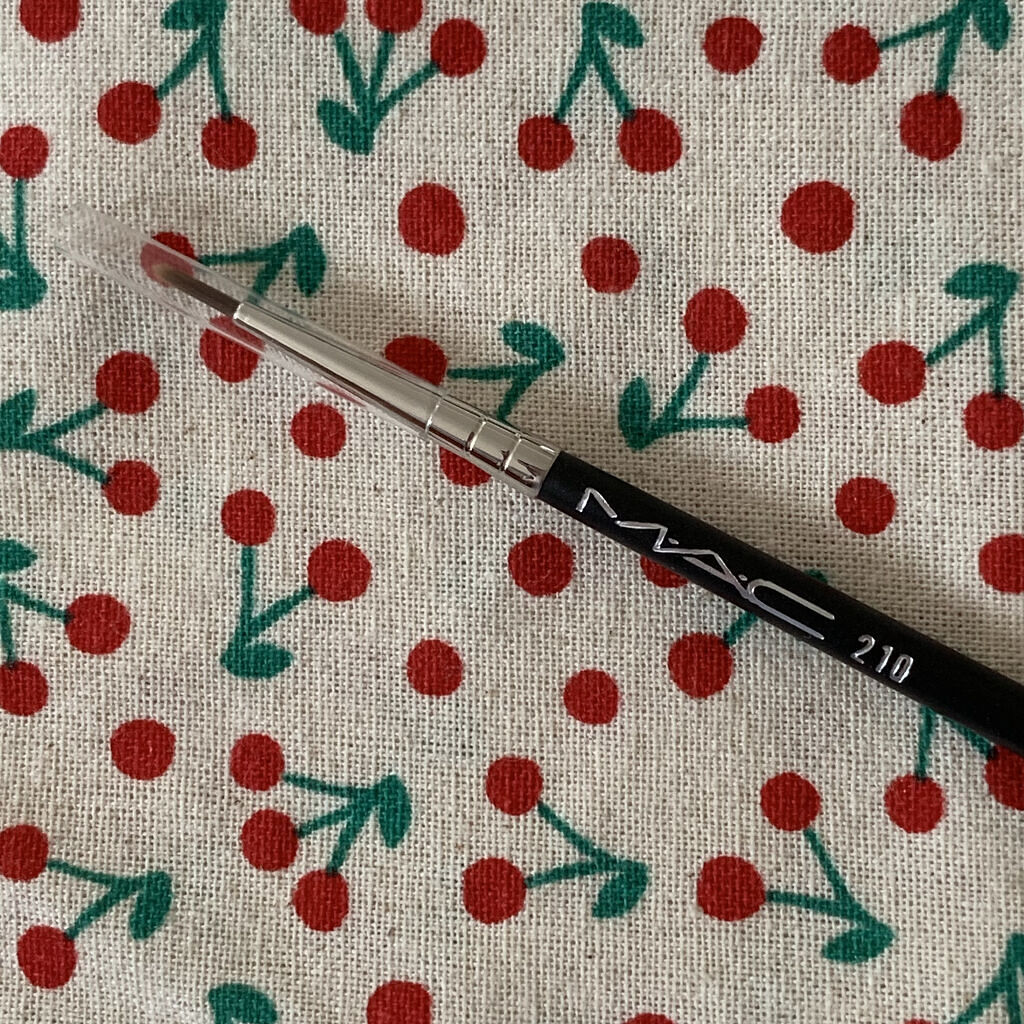 #210 プリサイス アイ ライナー ブラシ/M・A・C/メイクブラシを使ったクチコミ（1枚目）